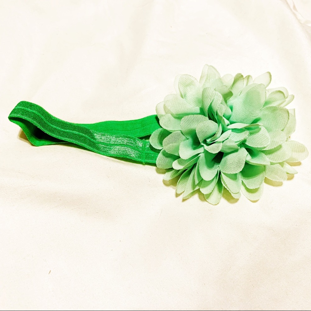 NWOT light green flower headband bow